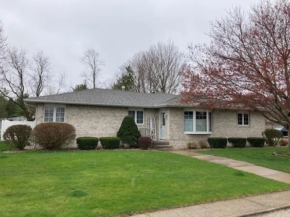 201 Wall St, Crescent City, IL 60928