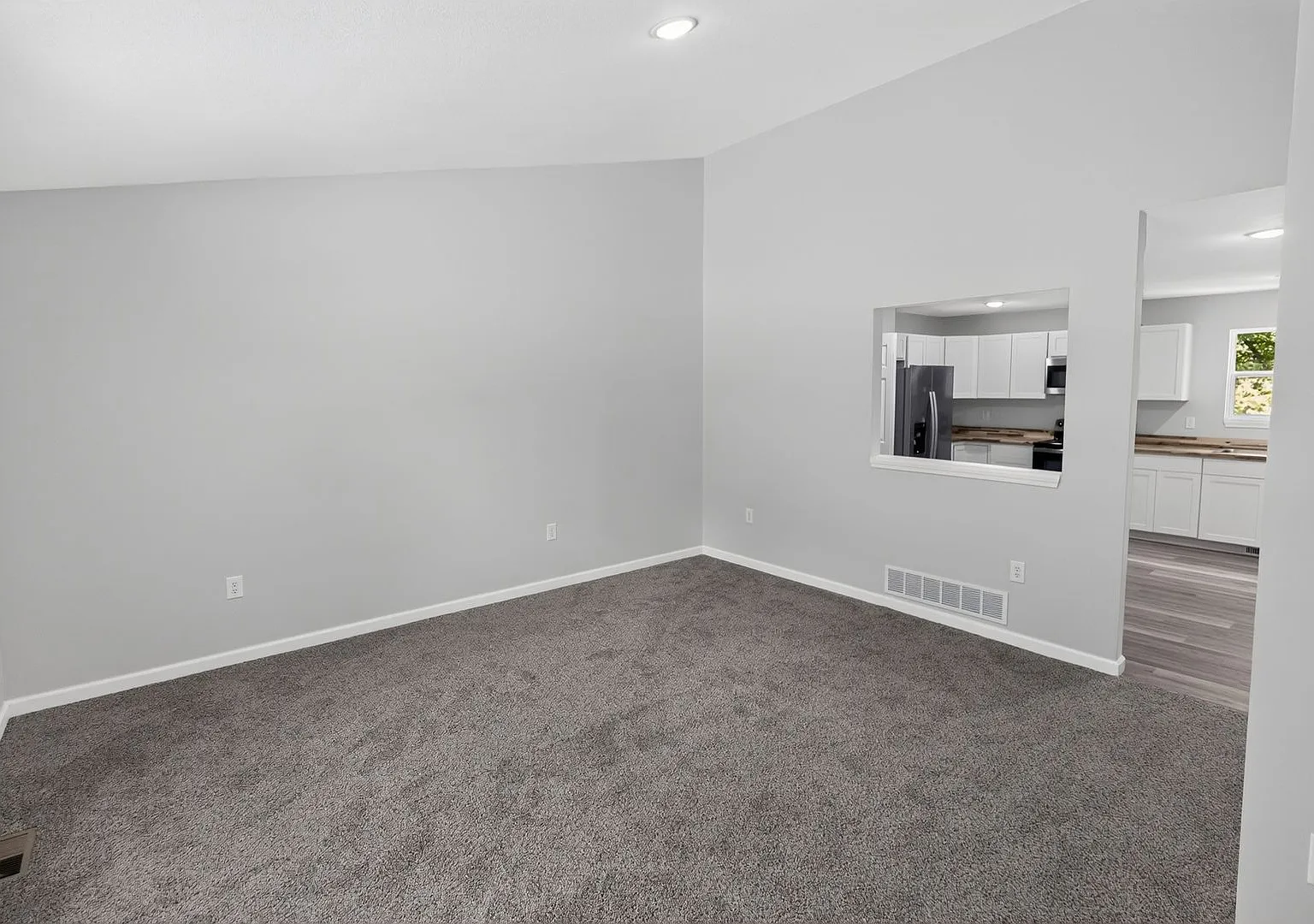 Large Duplex with Head-turning Style, Extraordinary Location. — Photo 3