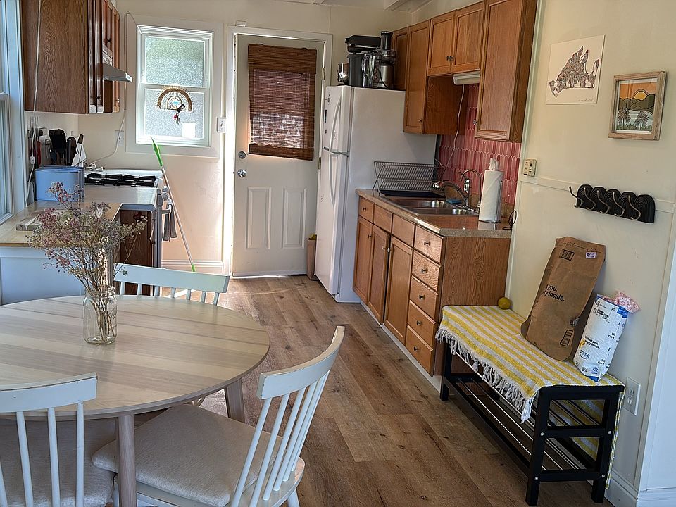 1st image of 124 Almonte Blvd