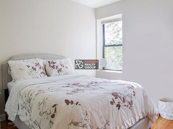 3rd image of 4759 N Maplewood Ave APT 0407