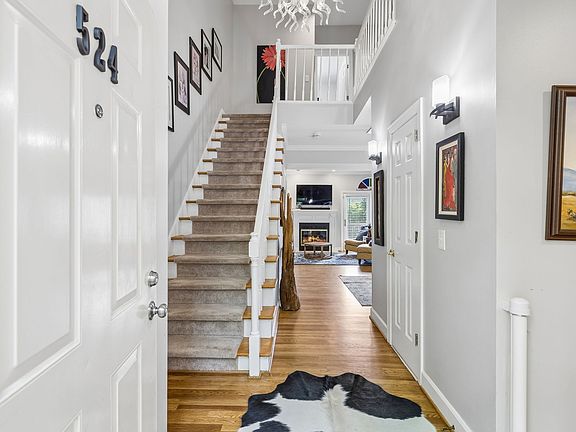 4th image of 524 Belair Way