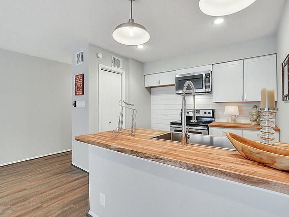 5th image of 12500 Melville Dr APT 216