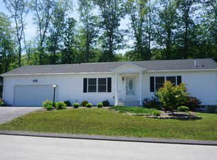 24 Looking Glass Cir, Uncasville, CT 06382
