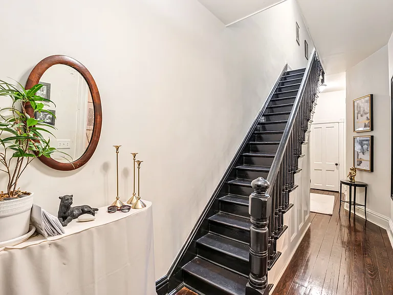 2915 E Marshall St — Photo 3