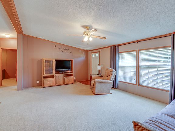 5th image of 15547 Vivian St