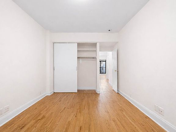 4th image of 201 E 12th St APT 520
