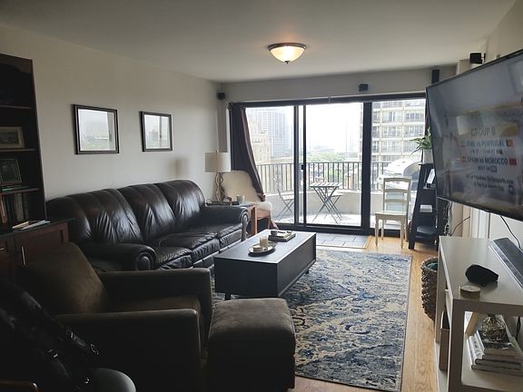 3rd image of 2020 N Lincoln Park W APT 10J