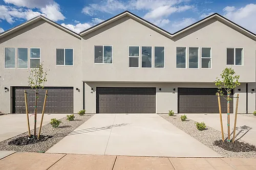 394 W Fitness Way Photo 1