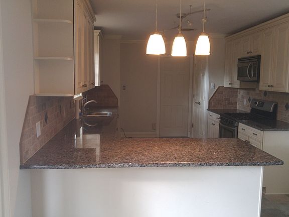 2nd image of 106 Vernon St