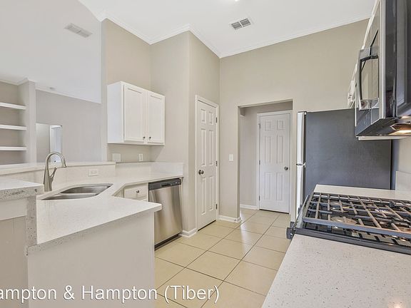 2nd image of 1945 Willesdon Dr W