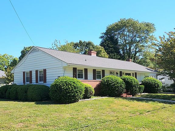 2nd image of 15 Lloyd Ln
