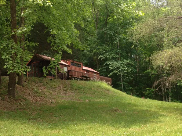 1112 Roughshod Hollow Rd, Byrdstown, TN 38549