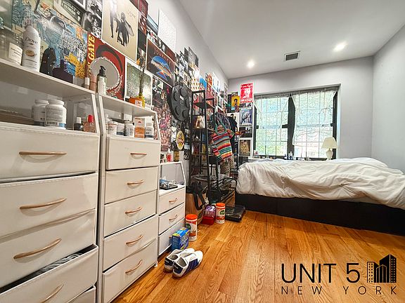 4th image of 586 Bainbridge St #2B