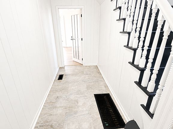 4th image of 924 1/2 W Wayne St #B26358466