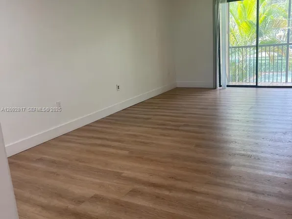 136 NW 91st Ave #202, Hollywood, FL 33024