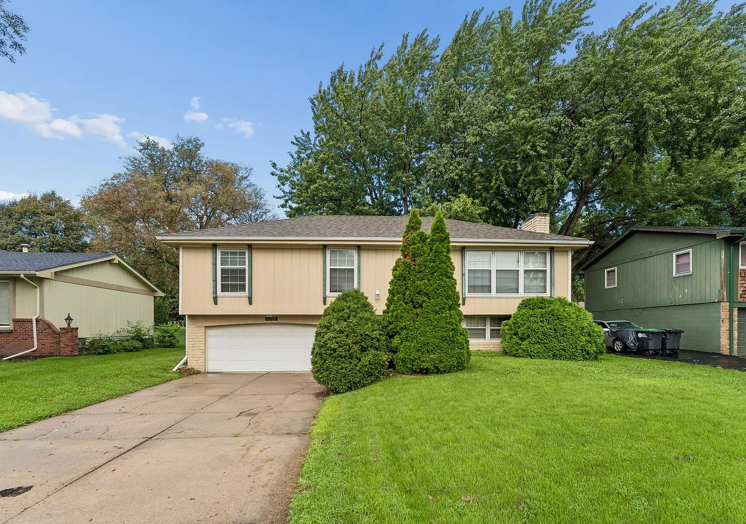Fantastic Central Omaha 3-bed, 2.5-bath Home — Photo 4