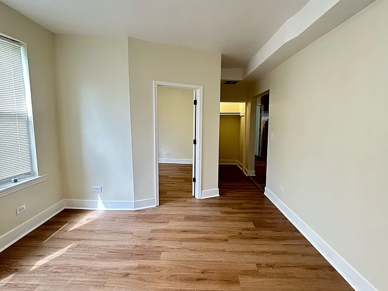 1006 W 77th St #2 — Photo 7