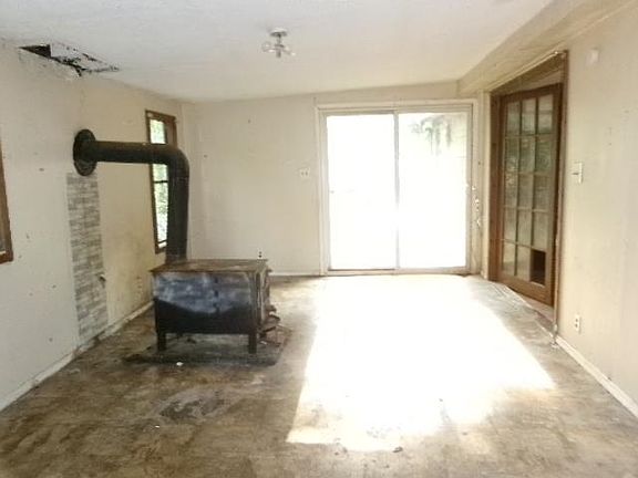 2nd image of 1041 Blundell Hollow Rd