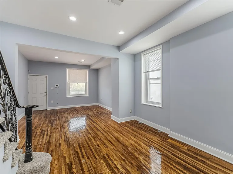 19 Osborn St — Photo 5