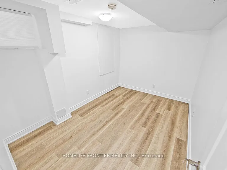 669 Armstrong Blvd #LOWER — Photo 10