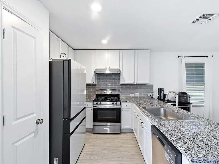 5443 Calton Bnd — Photo 8