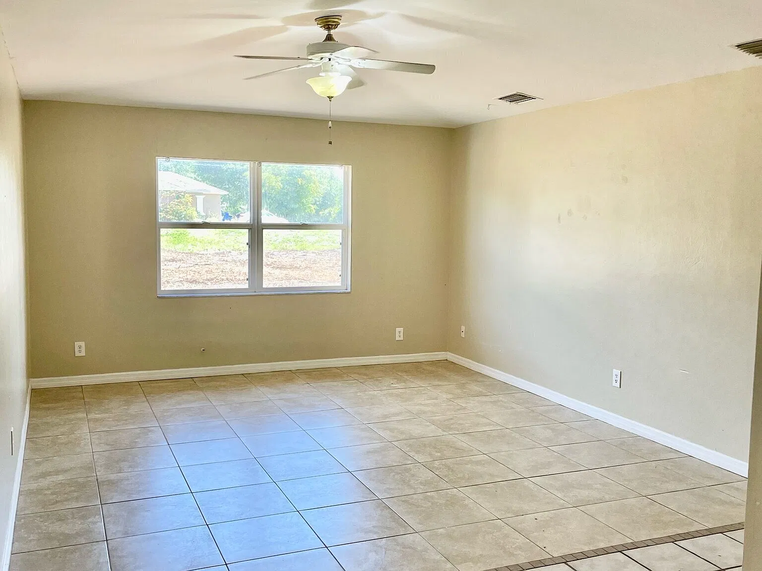 3 bed, 1025 sqft, $1,400 — Photo 4