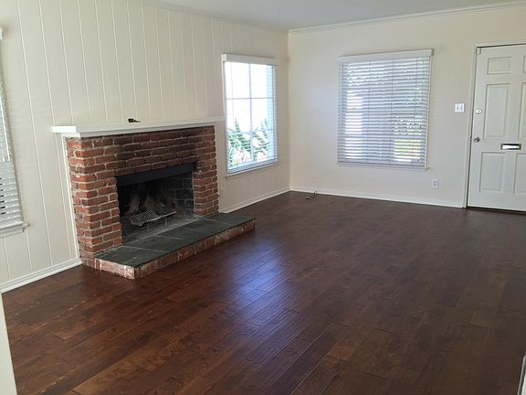 Living Room/Fireplace