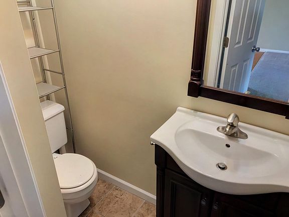 4th image of 700 Lake Point Dr APT 3