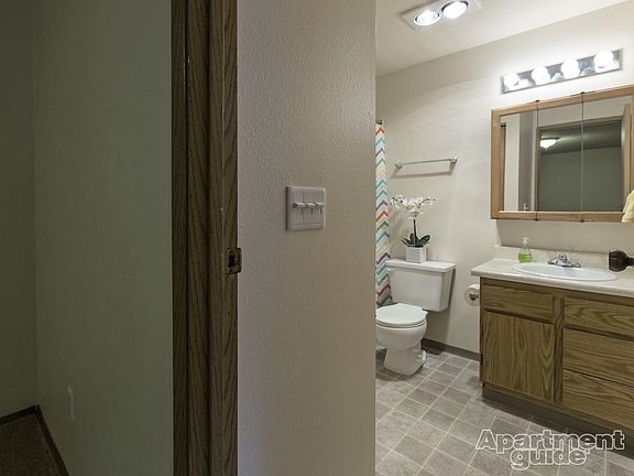 4th image of 12111 122nd St E APT 4