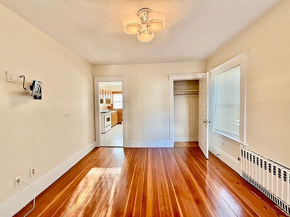 4th image of 17 Pierce St #17