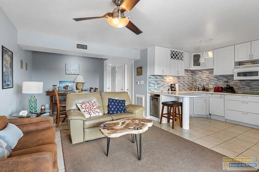 2 bed, 1.0 bath, 800 sqft, $2,000 — Photo 3