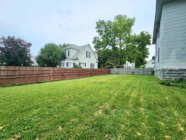 805 N Linn St — Photo 15