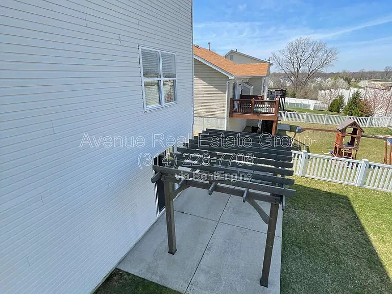 5533 Emerald Place Dr — Photo 41