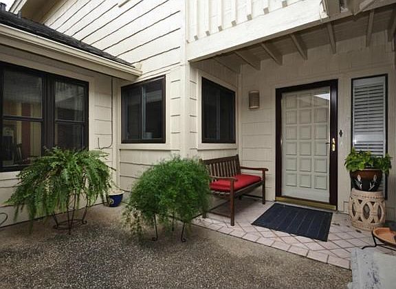 3rd image of 10912 Crown Colony Dr APT B