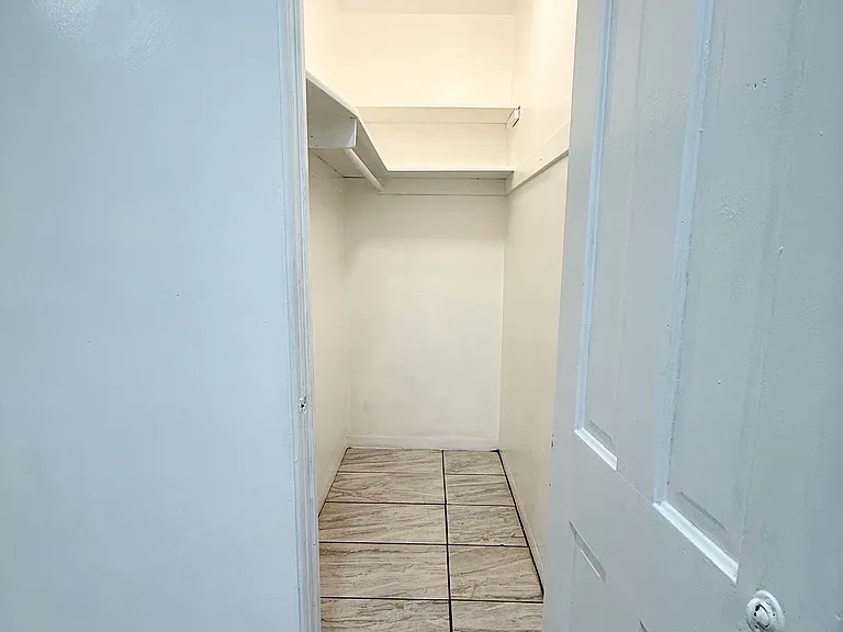 2444 Iowa Ave — Photo 6