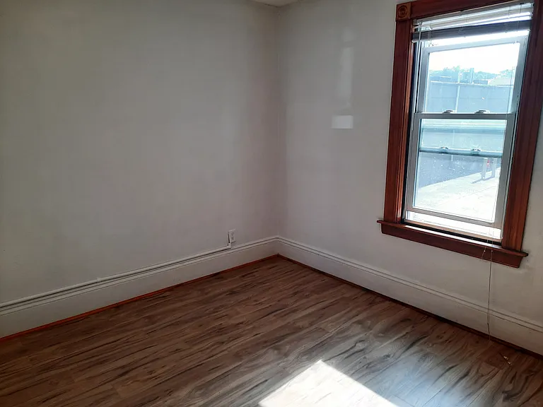 6 Smythe St #2 — Photo 8
