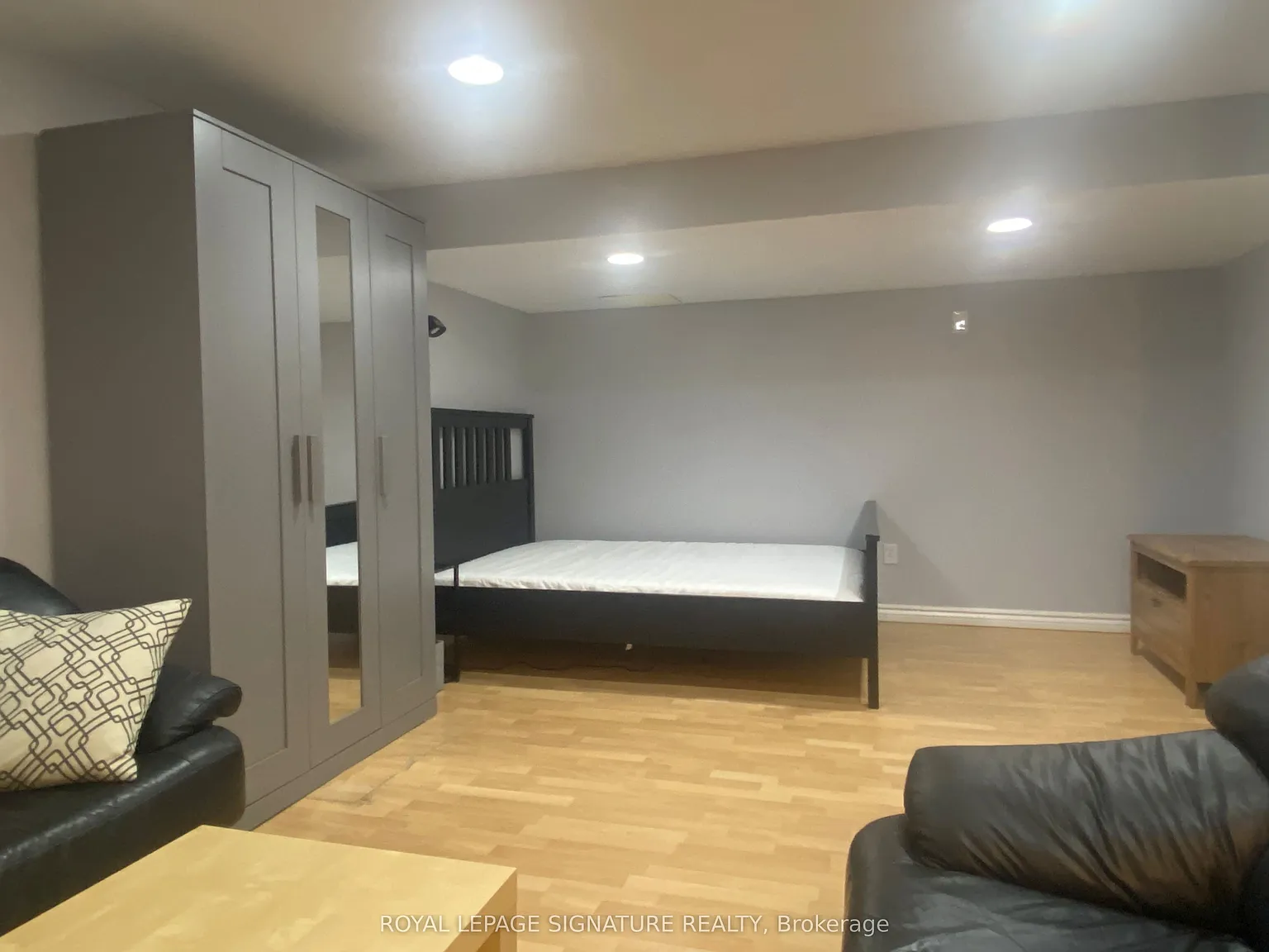 8 bed, $1,100 — Photo 2