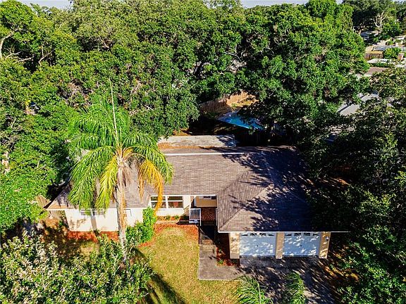 2nd image of 801 Oxford Dr