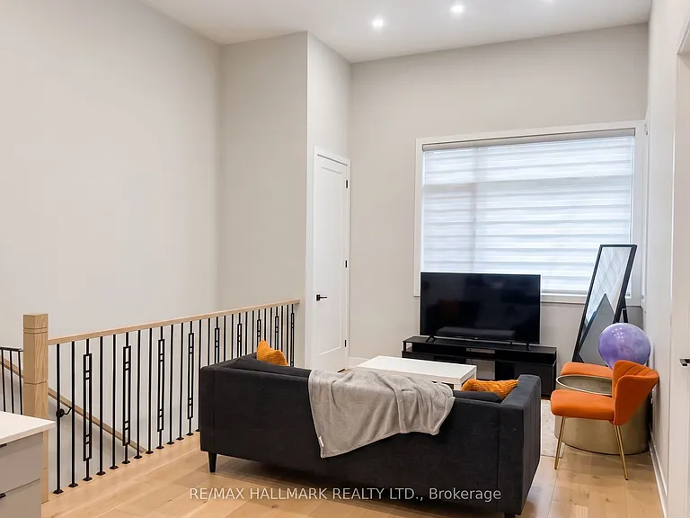 5 Norbury Cres — Photo 2