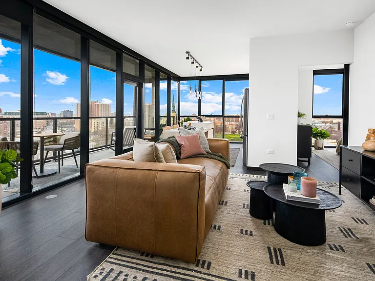Parq Fulton — Photo 25