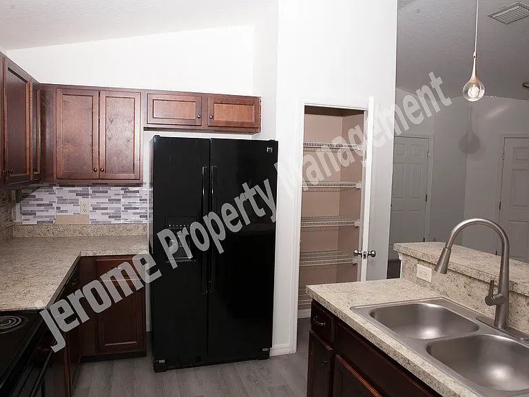 4032 11th St E — Photo 3