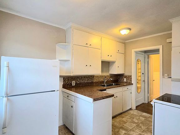 2nd image of 309 Hawthorne St #208