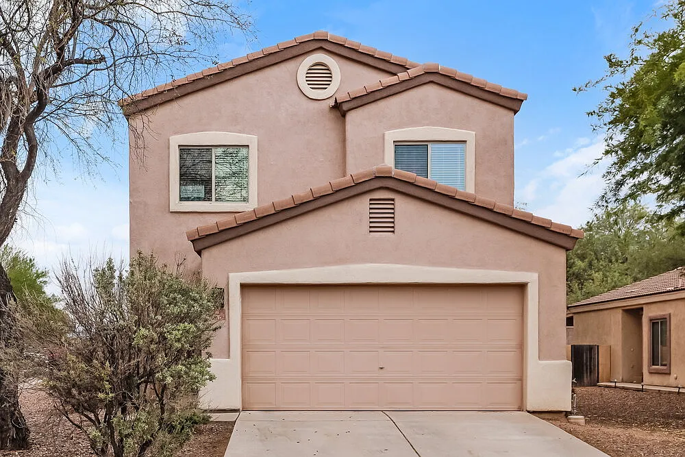 4 bed, 2.5 bath, 1965 sqft, $1,995 — Photo 1
