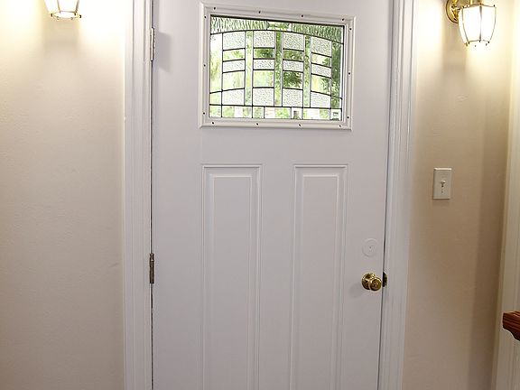 Classic Front Foyer (with inside mailbox). Door remains locked at all times.