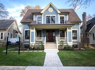 204 Wood Ct, Wilmette, IL 60091