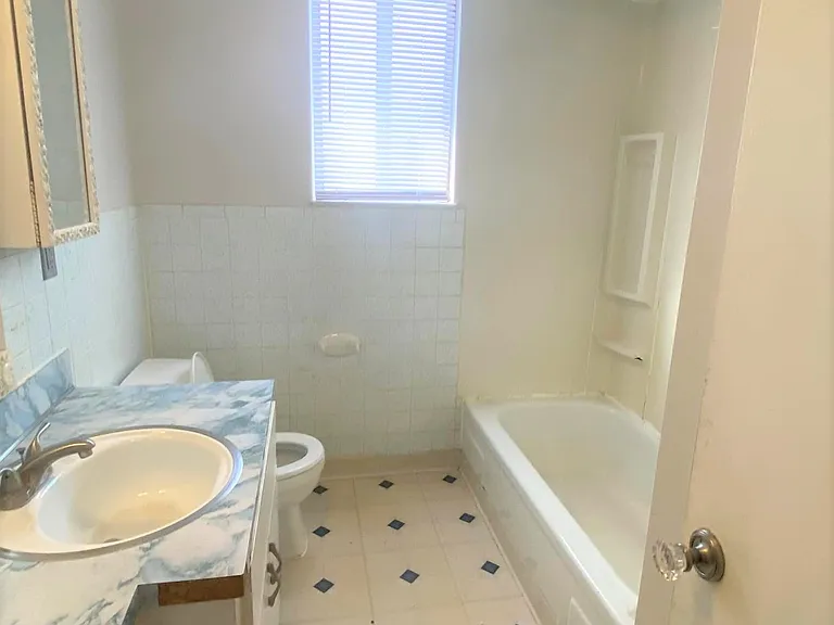 22820 Beechwood Ave — Photo 9