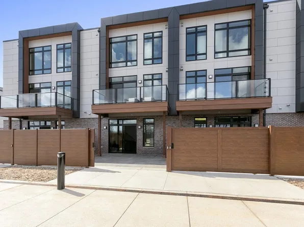 1152 Brookwood Dr, Green Bay, WI 54304