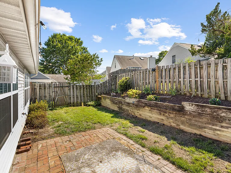 11318 Savannah Dr — Photo 28