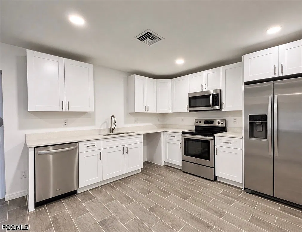 3 bed, 2.0 bath, 1221 sqft, $1,700 — Photo 2