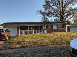 1500 Aintree Dr, Florissant, MO 63033
